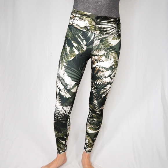 BODY LANGUAGE Tropical Print Leggings 7/8 Tights - Picture 7 of 7